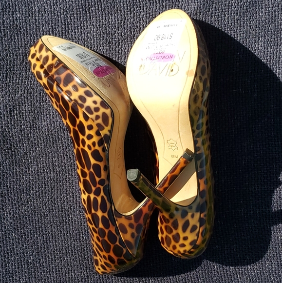 Joan & David leopard print high heel shoe 8.5 M - Picture 2 of 6